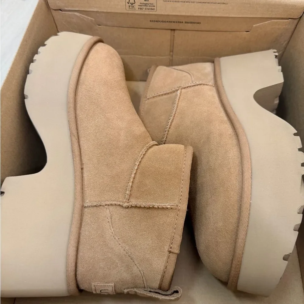 NEW ✨ UGG Women's Brown Suede Platform Mules | US 9